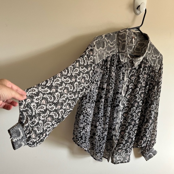 Elegant Black and White Patterned Women's Top - Picture 10 of 14